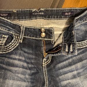 Vigross jeans dark blue, detailed stitching bling bling on buttons.